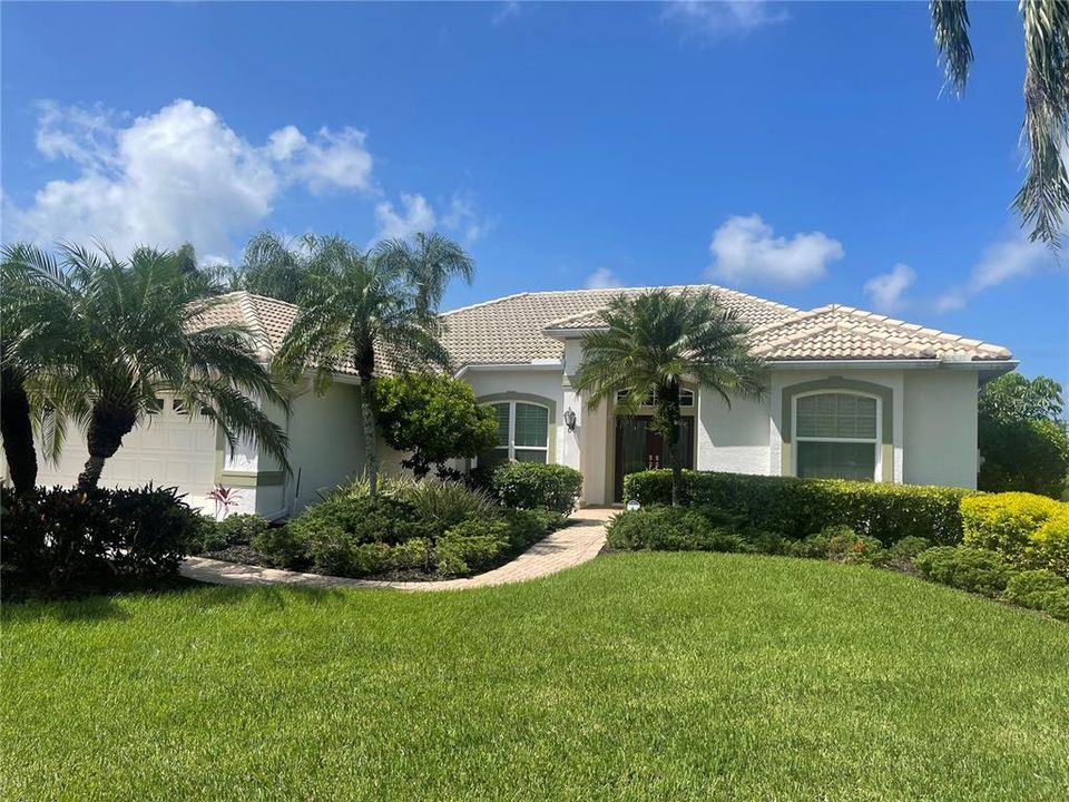 Recently Sold: $600,000 (3 beds, 2 baths, 2152 Square Feet)