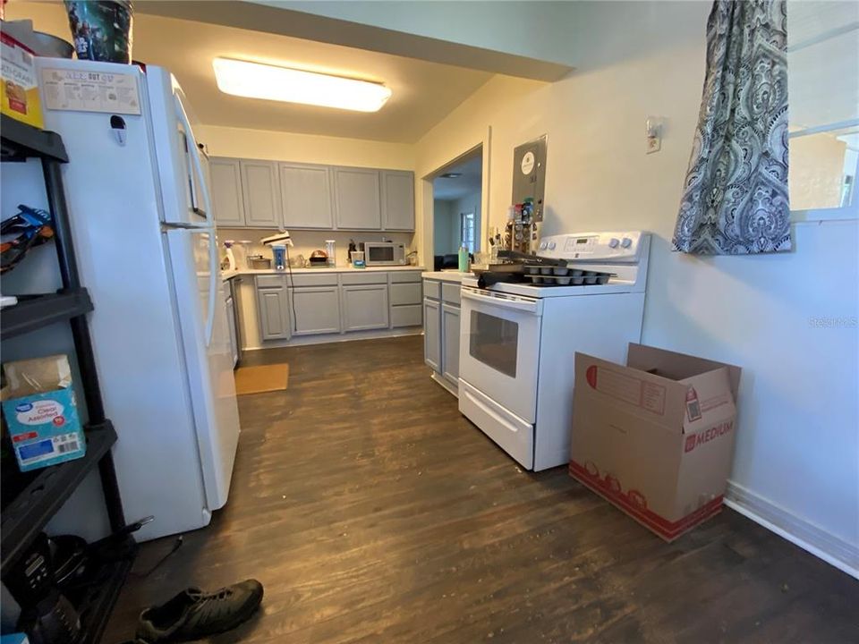 Recently Sold: $240,000 (3 beds, 1 baths, 1296 Square Feet)