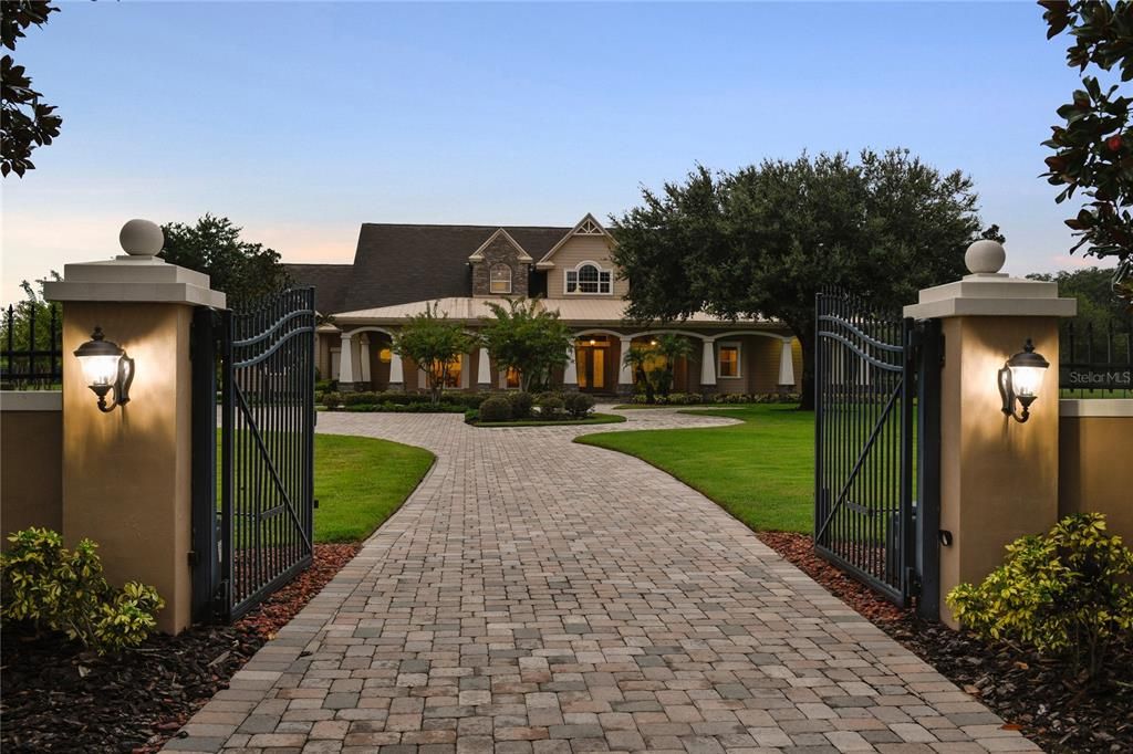 Recently Sold: $1,999,999 (5 beds, 3 baths, 6388 Square Feet)