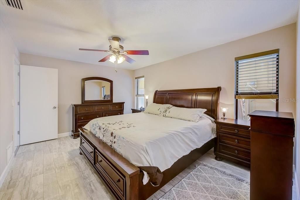 Vendido Recientemente: $474,900 (3 camas, 2 baños, 1967 Pies cuadrados)