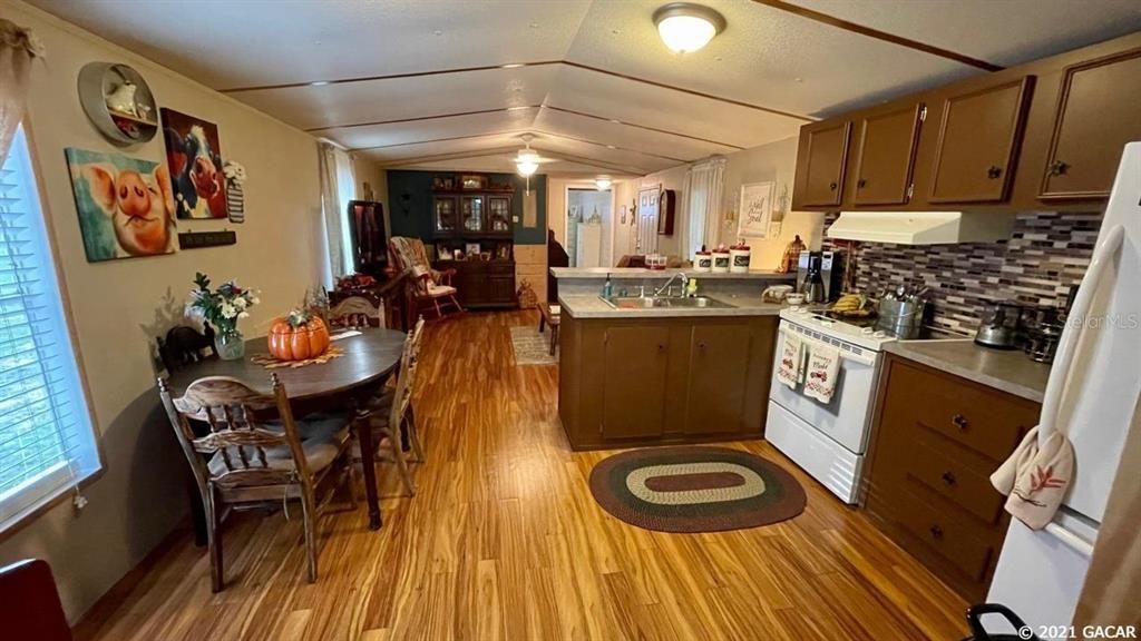 Recently Sold: $160,399 (2 beds, 1 baths, 840 Square Feet)