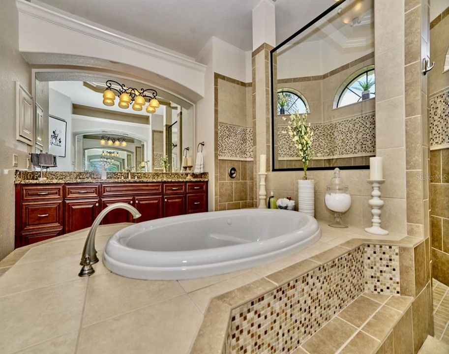 Недавно продано: $799,000 (5 спален, 4 ванн, 4490 Квадратных фут)