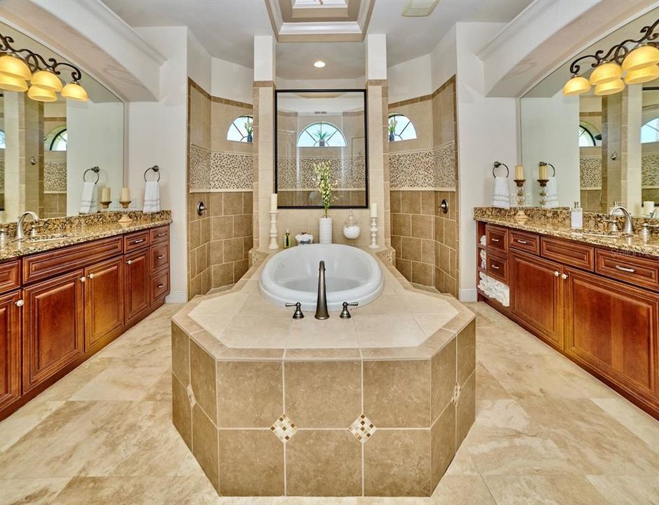 Недавно продано: $799,000 (5 спален, 4 ванн, 4490 Квадратных фут)