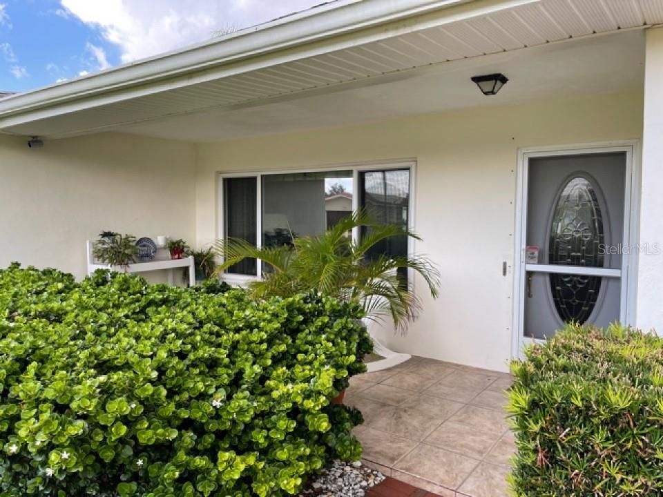 Recently Sold: $1,350,000 (2 beds, 3 baths, 1865 Square Feet)