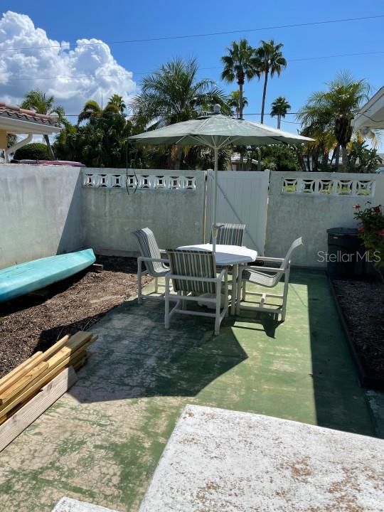 Recently Sold: $1,350,000 (2 beds, 3 baths, 1865 Square Feet)