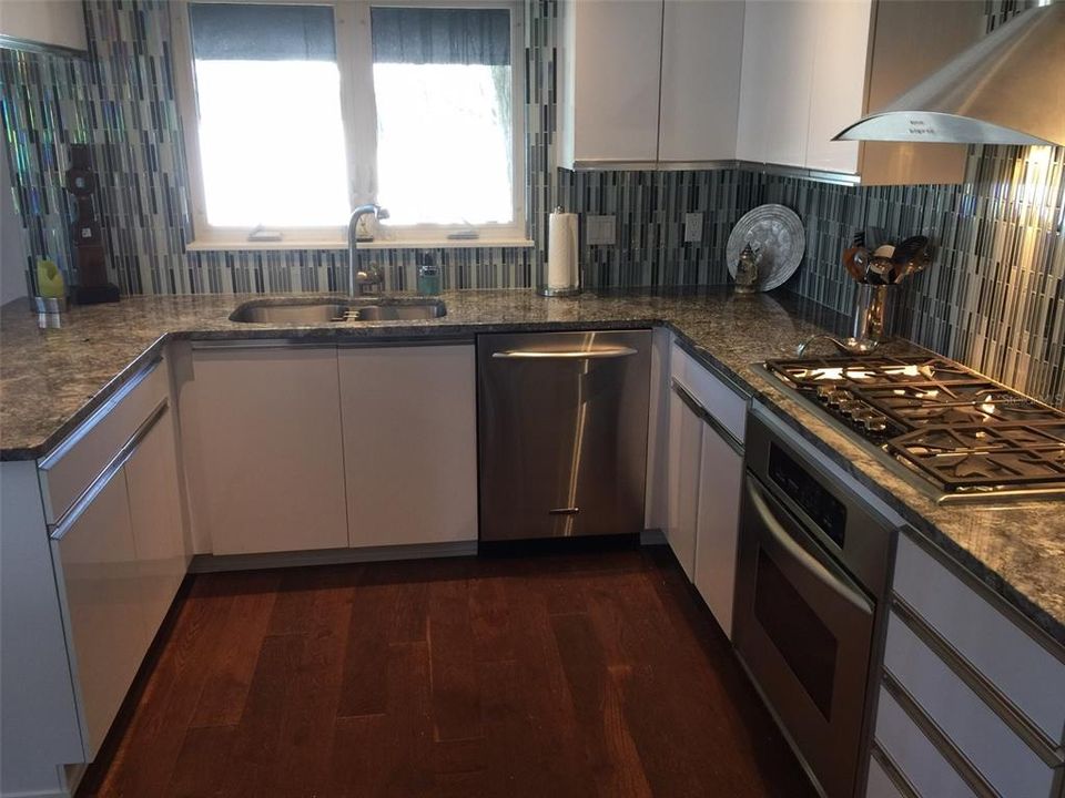 Recently Rented: $5,900 (2 beds, 2 baths, 1681 Square Feet)