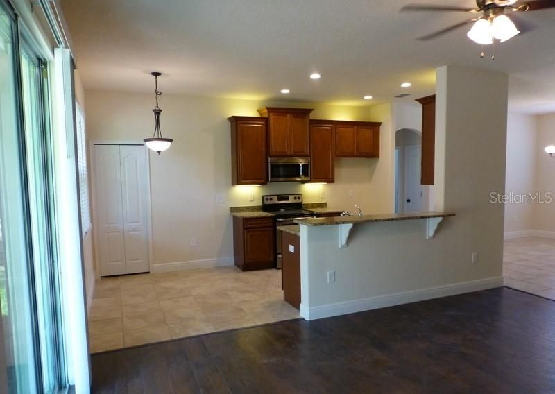 Recently Rented: $1,625 (3 beds, 2 baths, 1767 Square Feet)