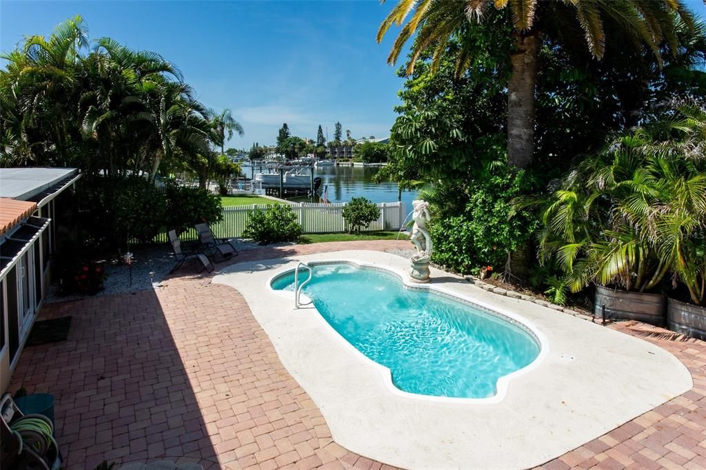 Recently Sold: $1,050,000 (3 beds, 2 baths, 2228 Square Feet)