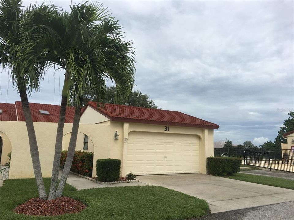Recently Sold: $225,000 (2 beds, 2 baths, 1572 Square Feet)