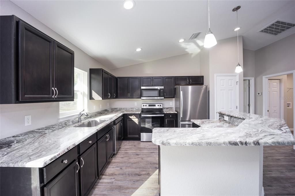 Recently Sold: $236,664 (3 beds, 2 baths, 1557 Square Feet)