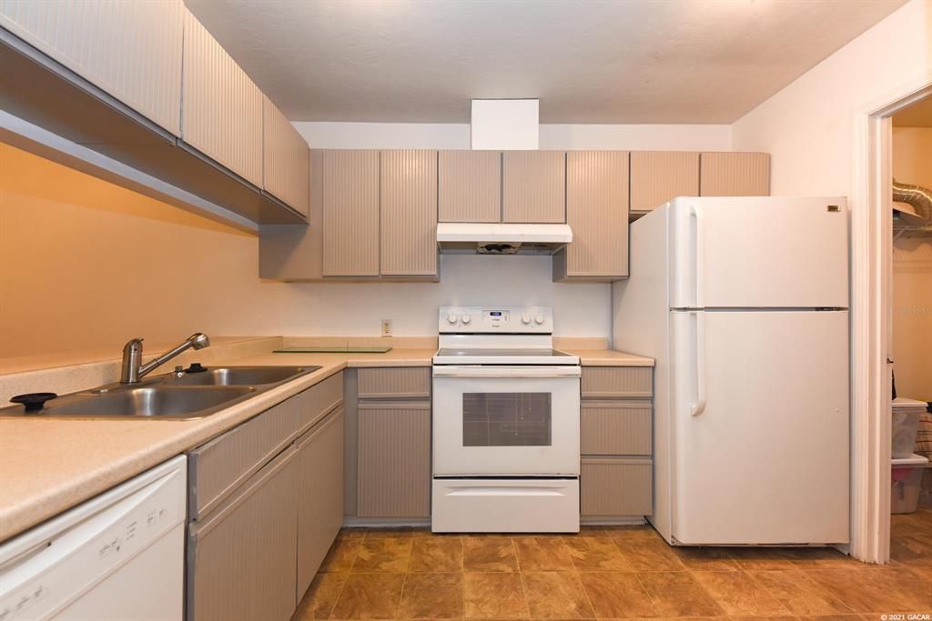 Recently Sold: $118,707 (2 beds, 2 baths, 988 Square Feet)