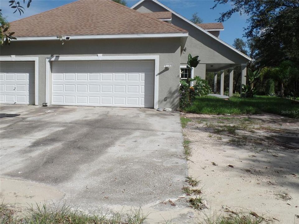 32x30 garage Need space?  Attic space here , too.