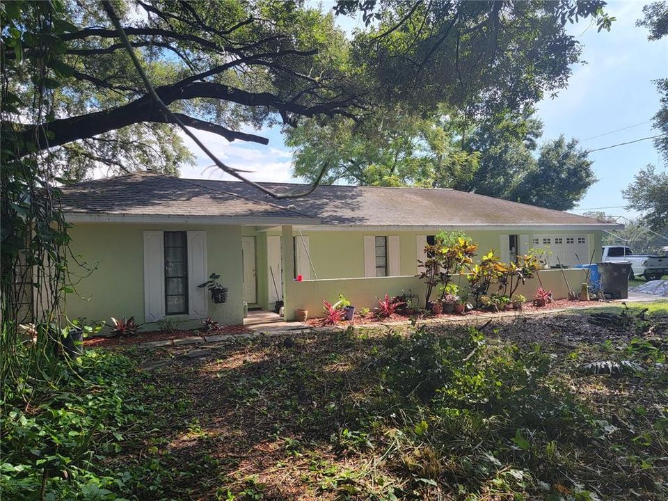Recently Sold: $210,000 (3 beds, 2 baths, 1312 Square Feet)