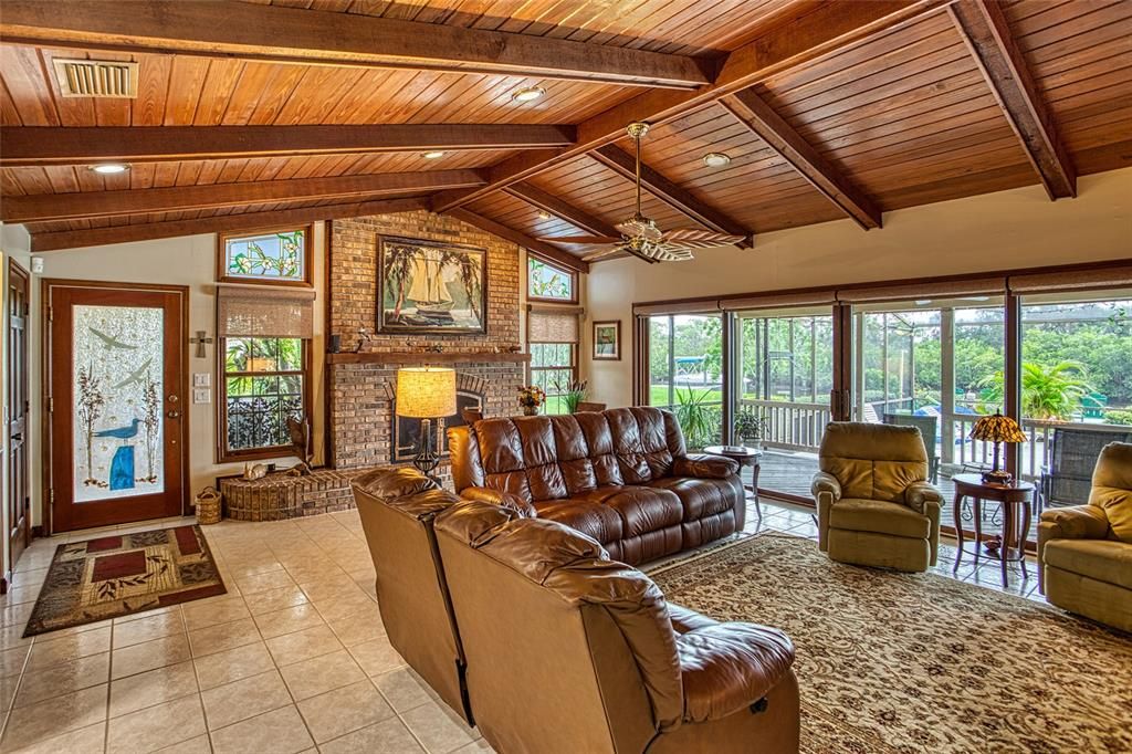 Recently Sold: $1,299,000 (5 beds, 4 baths, 4184 Square Feet)