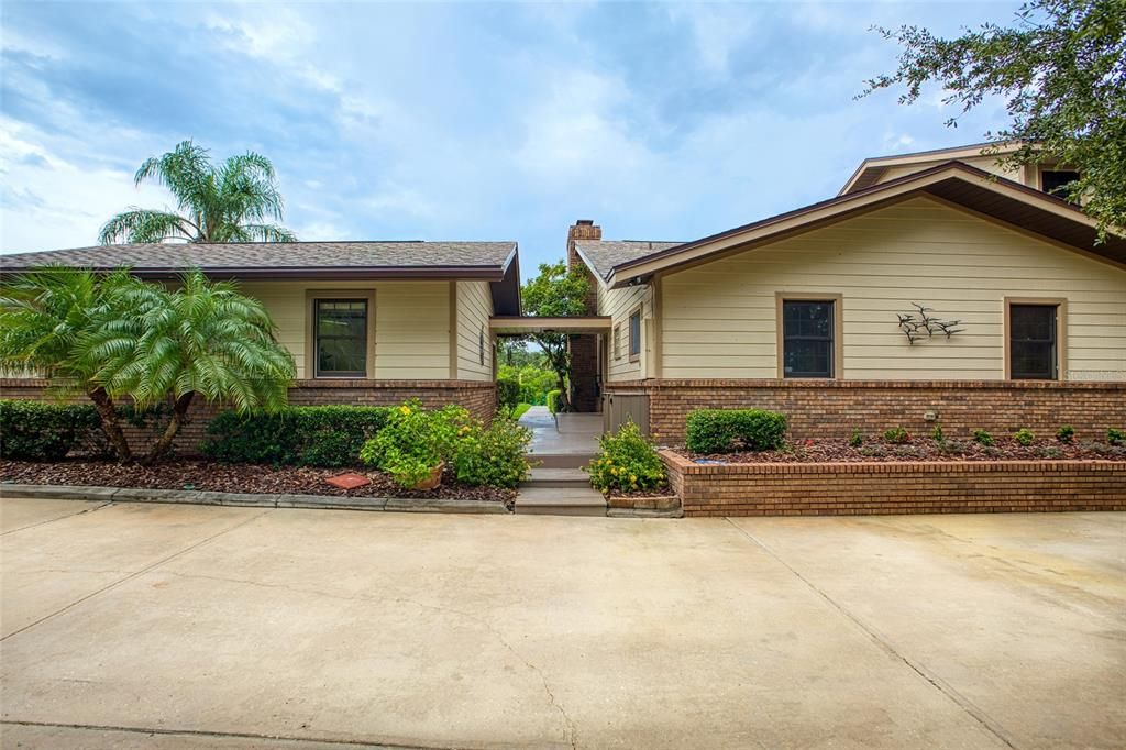 Recently Sold: $1,299,000 (5 beds, 4 baths, 4184 Square Feet)