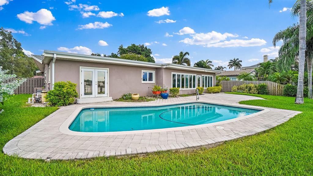 Recently Sold: $1,075,000 (3 beds, 2 baths, 2382 Square Feet)