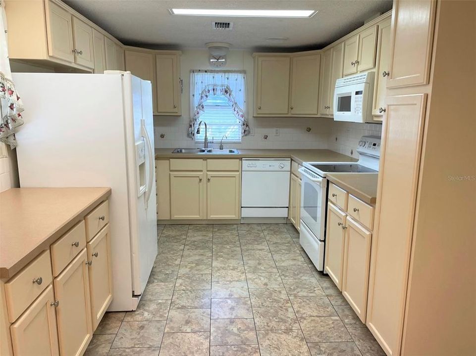 Recently Sold: $179,900 (3 beds, 1 baths, 1303 Square Feet)
