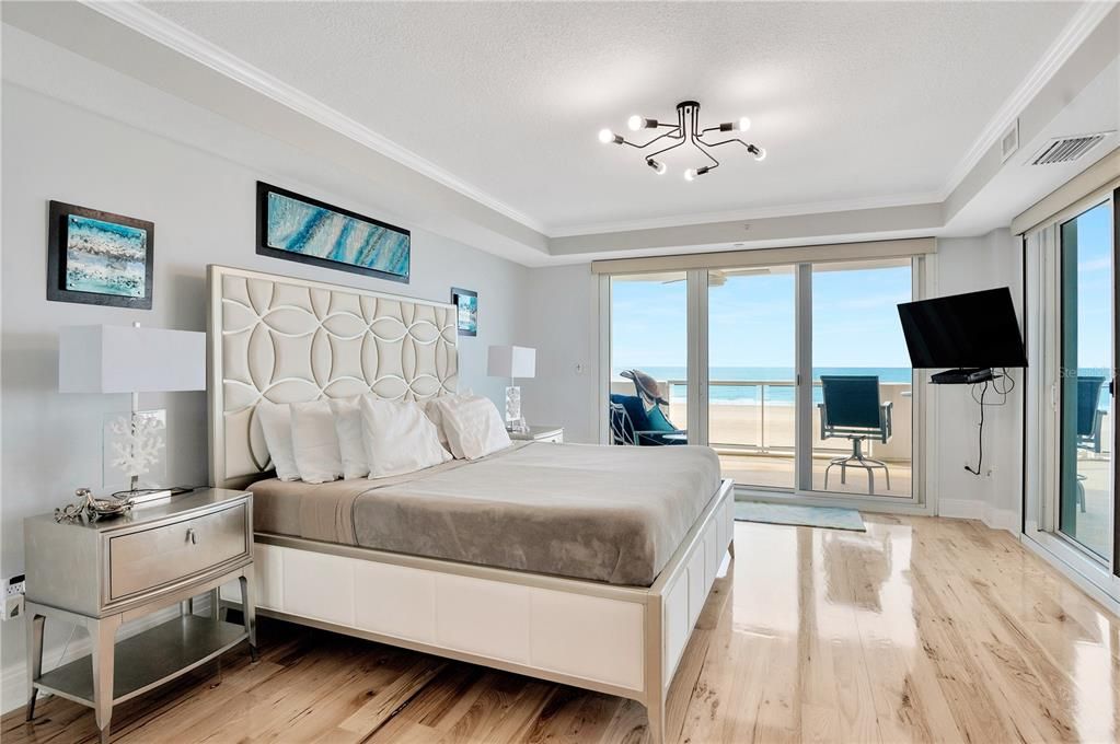 Recently Sold: $2,550,000 (3 beds, 2 baths, 2328 Square Feet)