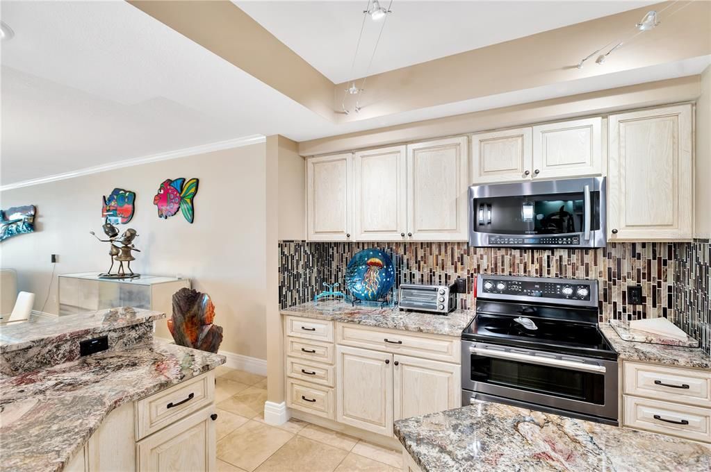 Recently Sold: $2,550,000 (3 beds, 2 baths, 2328 Square Feet)