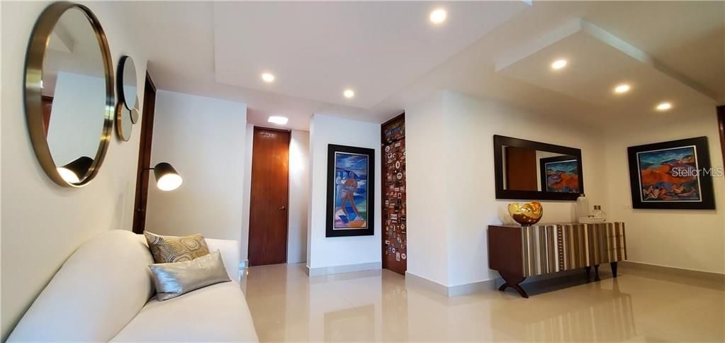 Vendido Recientemente: $975,000 (4 camas, 2 baños, 3137 Pies cuadrados)