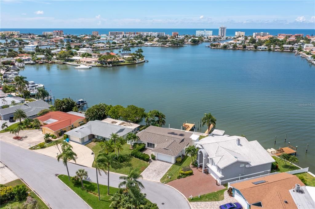 Recently Sold: $1,095,000 (2 beds, 2 baths, 1560 Square Feet)