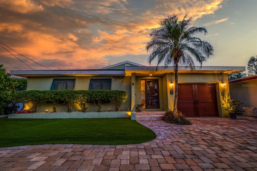 Recently Sold: $1,725,000 (3 beds, 2 baths, 1930 Square Feet)