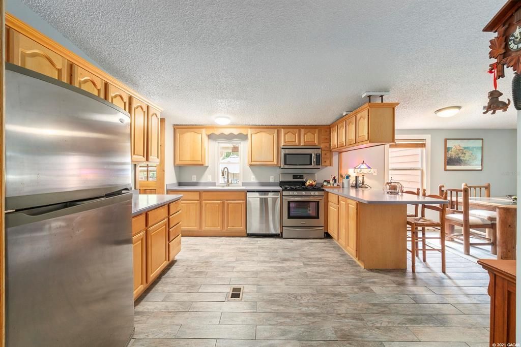 Recently Sold: $375,000 (3 beds, 2 baths, 2456 Square Feet)