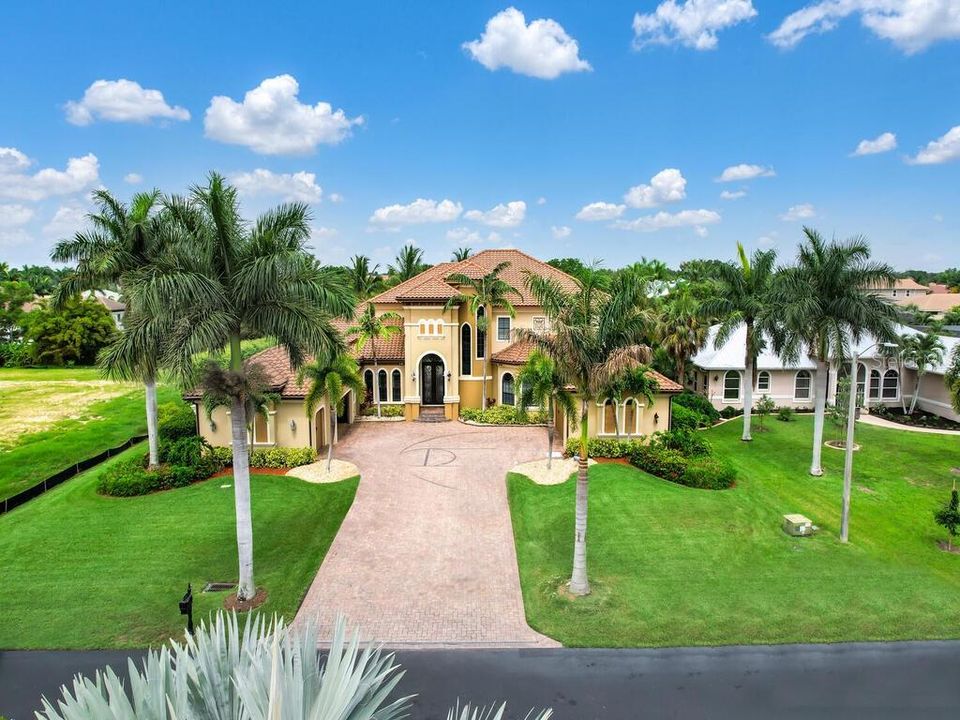 Recently Sold: $2,299,999 (6 beds, 5 baths, 7295 Square Feet)