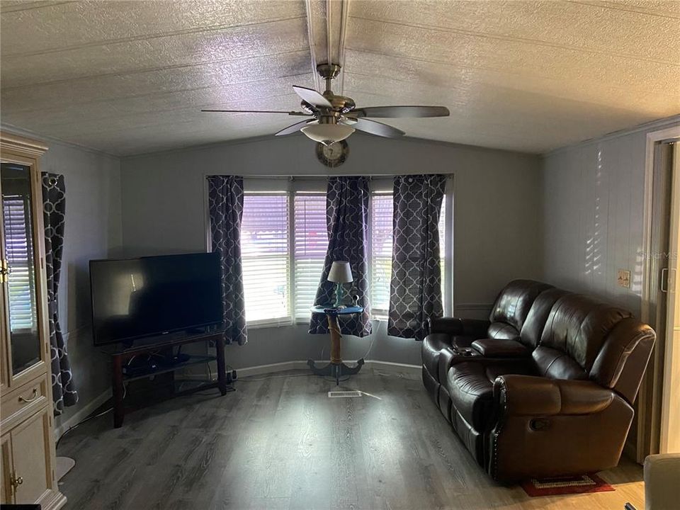 Recently Sold: $90,000 (2 beds, 1 baths, 560 Square Feet)