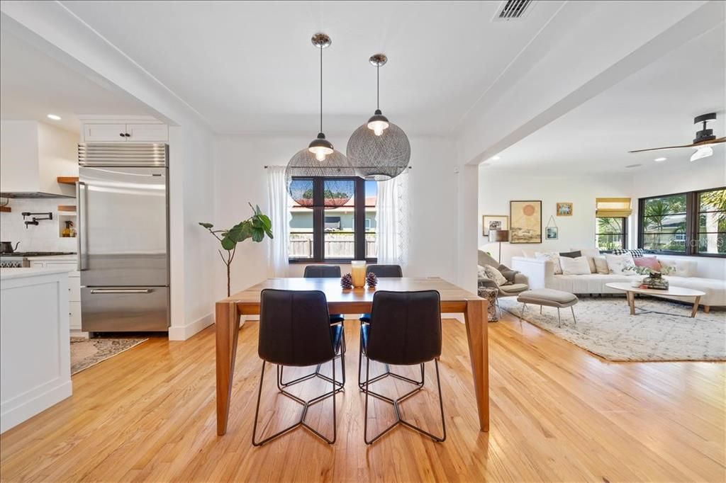 Recently Sold: $975,000 (3 beds, 2 baths, 1711 Square Feet)