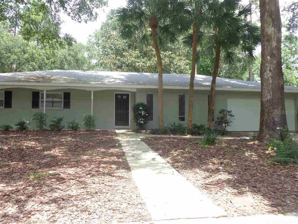 Recently Rented: $1,895 (4 beds, 2 baths, 1728 Square Feet)