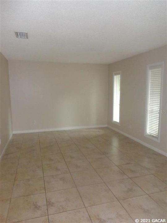 Recently Rented: $1,895 (4 beds, 2 baths, 1728 Square Feet)