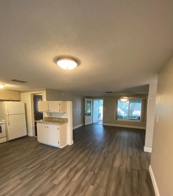 Recently Rented: $1,400 (2 beds, 1 baths, 1000 Square Feet)