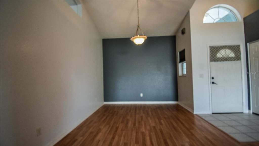 Recently Rented: $1,600 (3 beds, 2 baths, 1777 Square Feet)