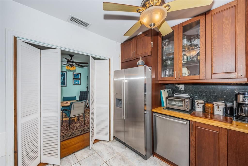 Recently Sold: $875,000 (3 beds, 3 baths, 1654 Square Feet)
