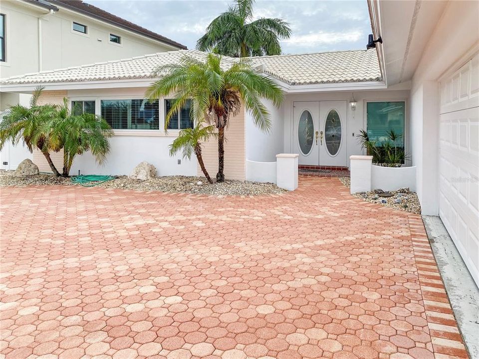 Recently Sold: $1,200,000 (3 beds, 3 baths, 2408 Square Feet)