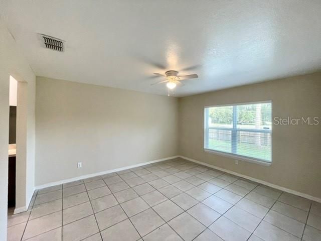 Recently Rented: $1,650 (3 beds, 2 baths, 1302 Square Feet)