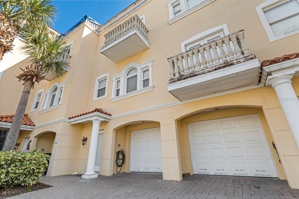 Recently Sold: $1,399,000 (3 beds, 3 baths, 2241 Square Feet)