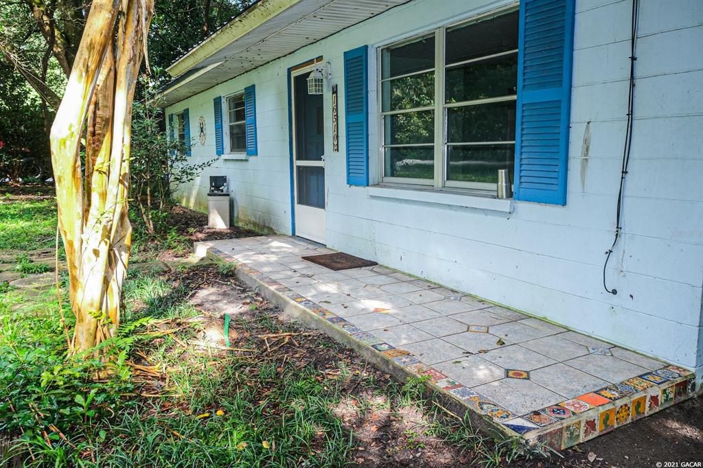 Recently Sold: $140,000 (3 beds, 1 baths, 1056 Square Feet)