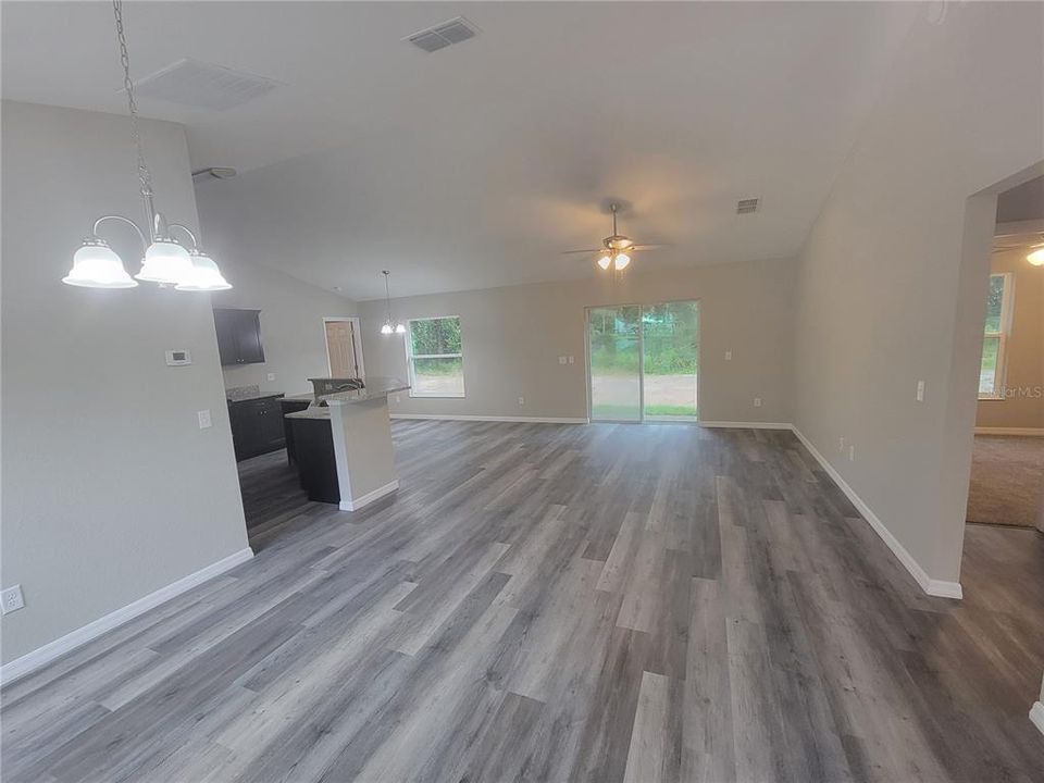 Recently Rented: $1,695 (3 beds, 2 baths, 1413 Square Feet)