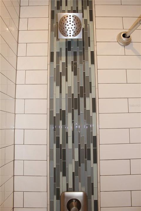 Hall Bath tile detail