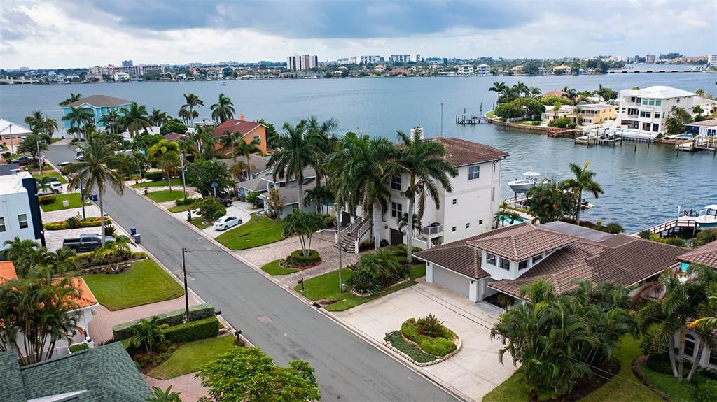 Recently Sold: $1,699,000 (3 beds, 3 baths, 2308 Square Feet)