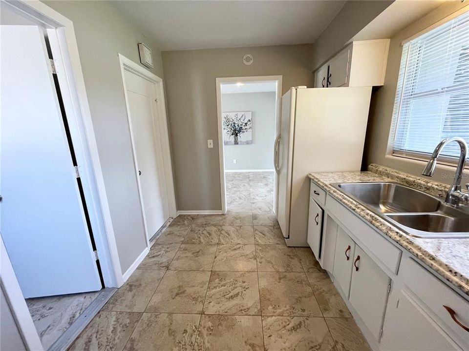 Recently Rented: $1,995 (3 beds, 2 baths, 1318 Square Feet)