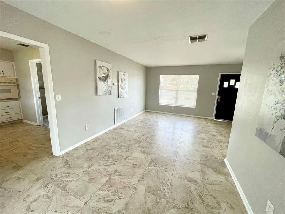 Recently Rented: $1,995 (3 beds, 2 baths, 1318 Square Feet)