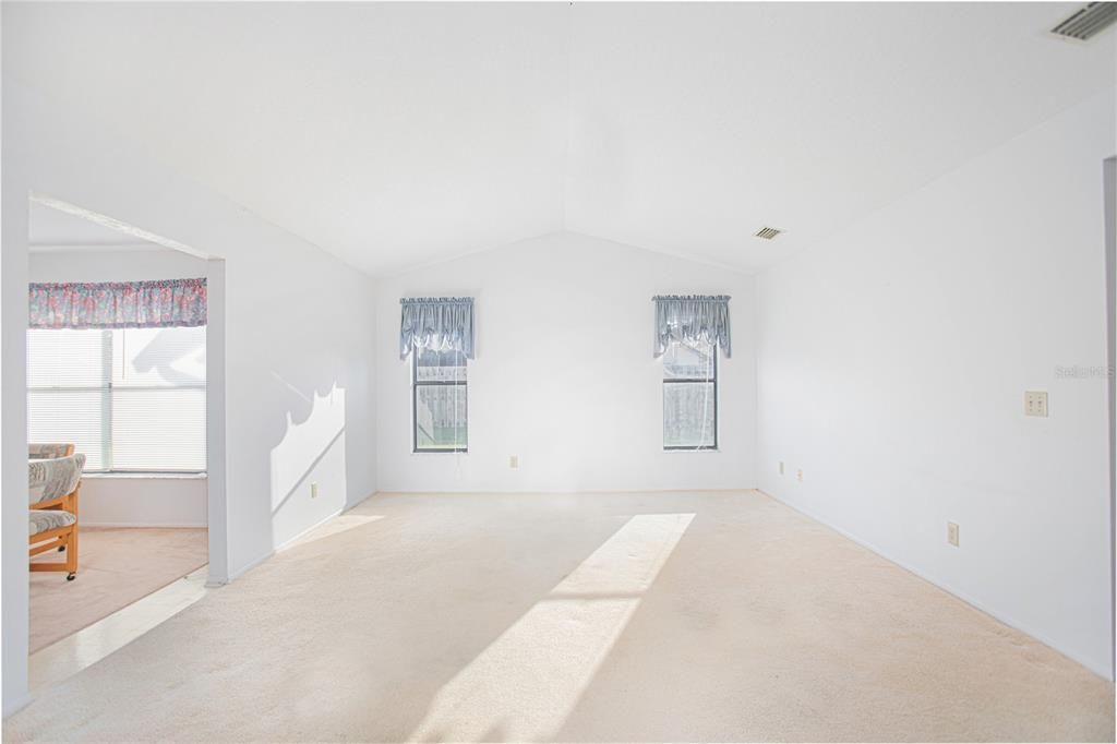 Recently Sold: $320,000 (3 beds, 2 baths, 1871 Square Feet)