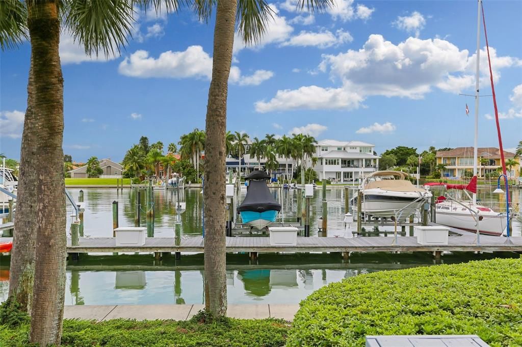 Recently Sold: $735,000 (2 beds, 2 baths, 1580 Square Feet)