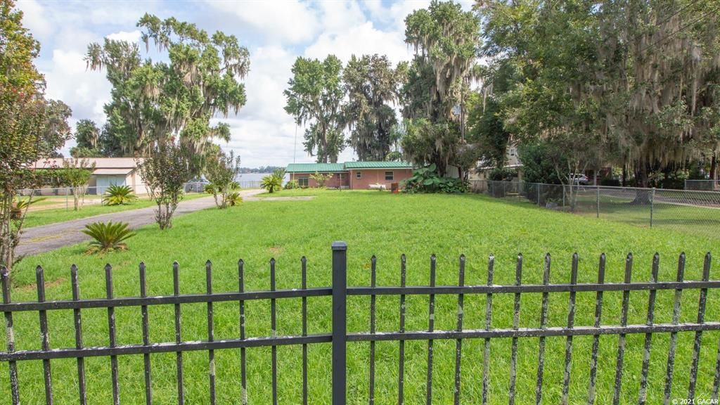 Recently Sold: $450,000 (4 beds, 3 baths, 2334 Square Feet)