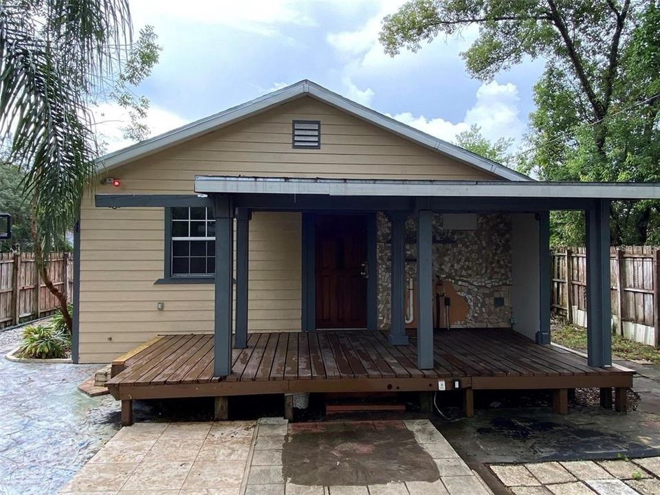 Recently Sold: $79,900 (2 beds, 1 baths, 748 Square Feet)