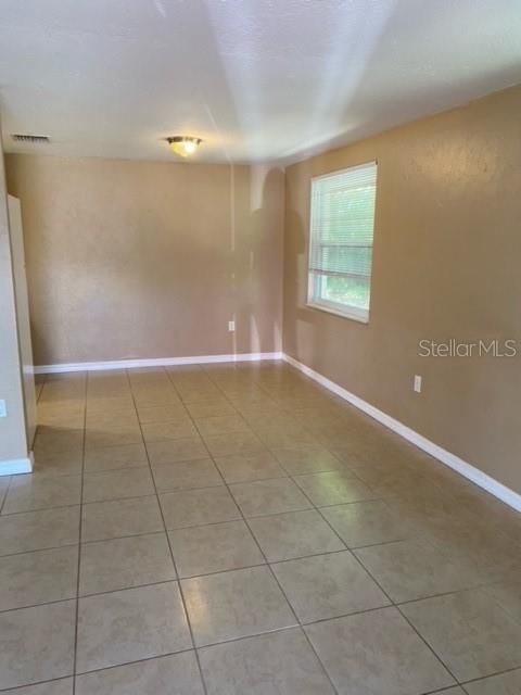 Recently Rented: $950 (1 beds, 1 baths, 550 Square Feet)