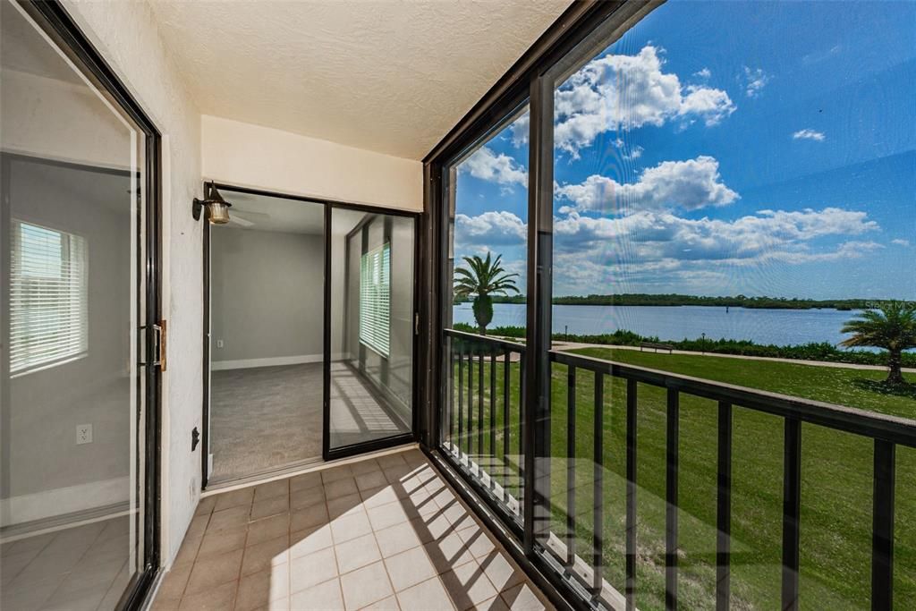 Recently Sold: $339,000 (2 beds, 2 baths, 1025 Square Feet)